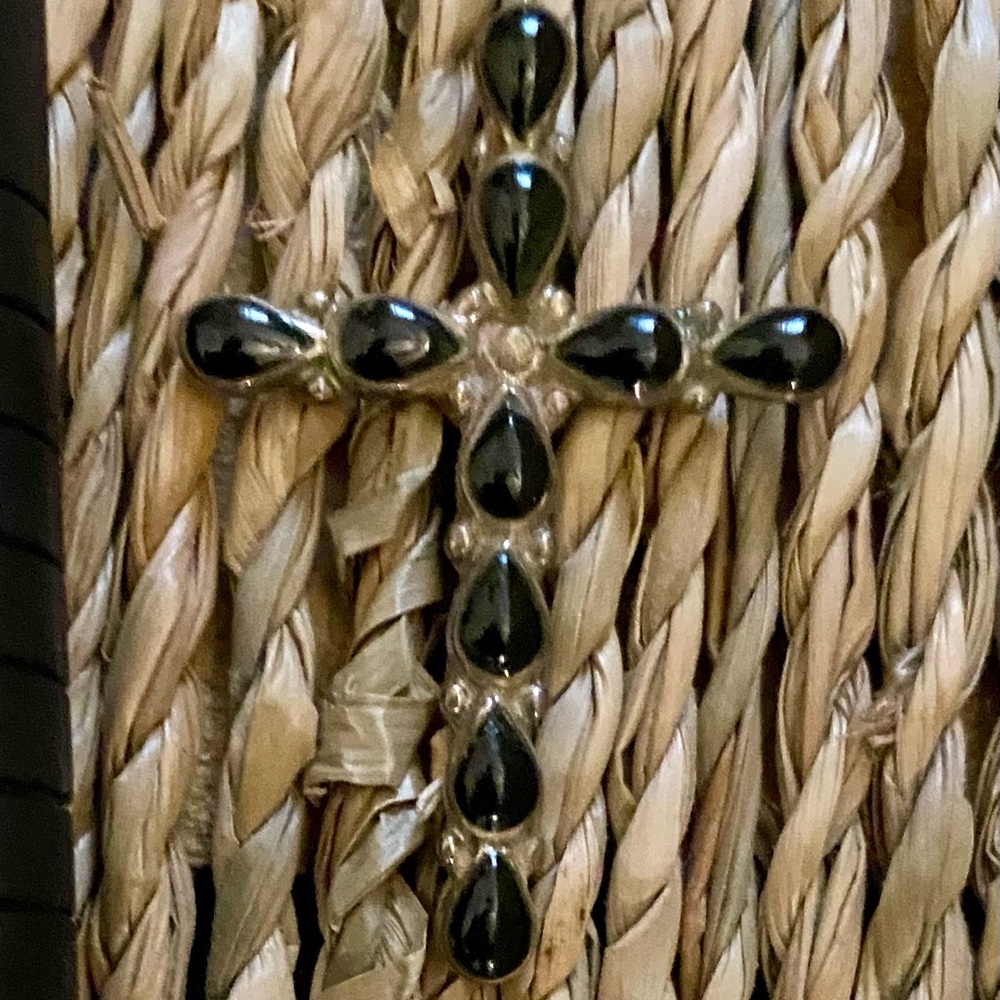 - 🌻Black onyx cross pendant